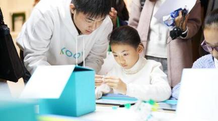 索尼国际教育发布KOOV 科技公司玩机器人编程教育