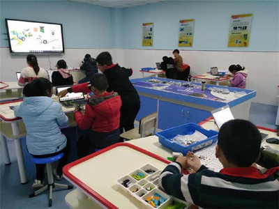 科技点燃梦想创新引领未来——盱眙县旧铺小学科技教育之机器人社团_活动